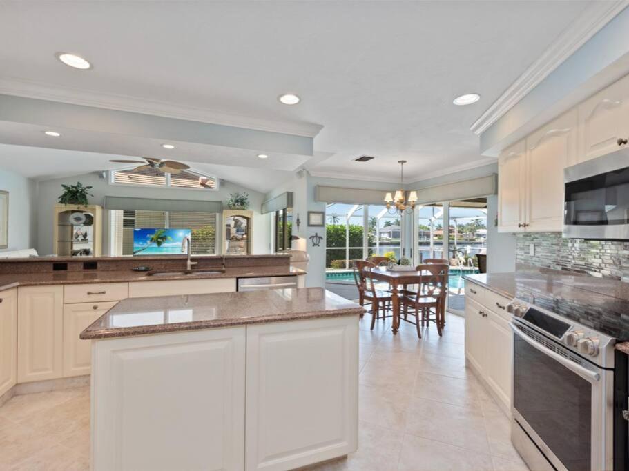 Elevated 106 - Spacious 3 Bedroom Waterside Pool Home Marco Island Exterior photo